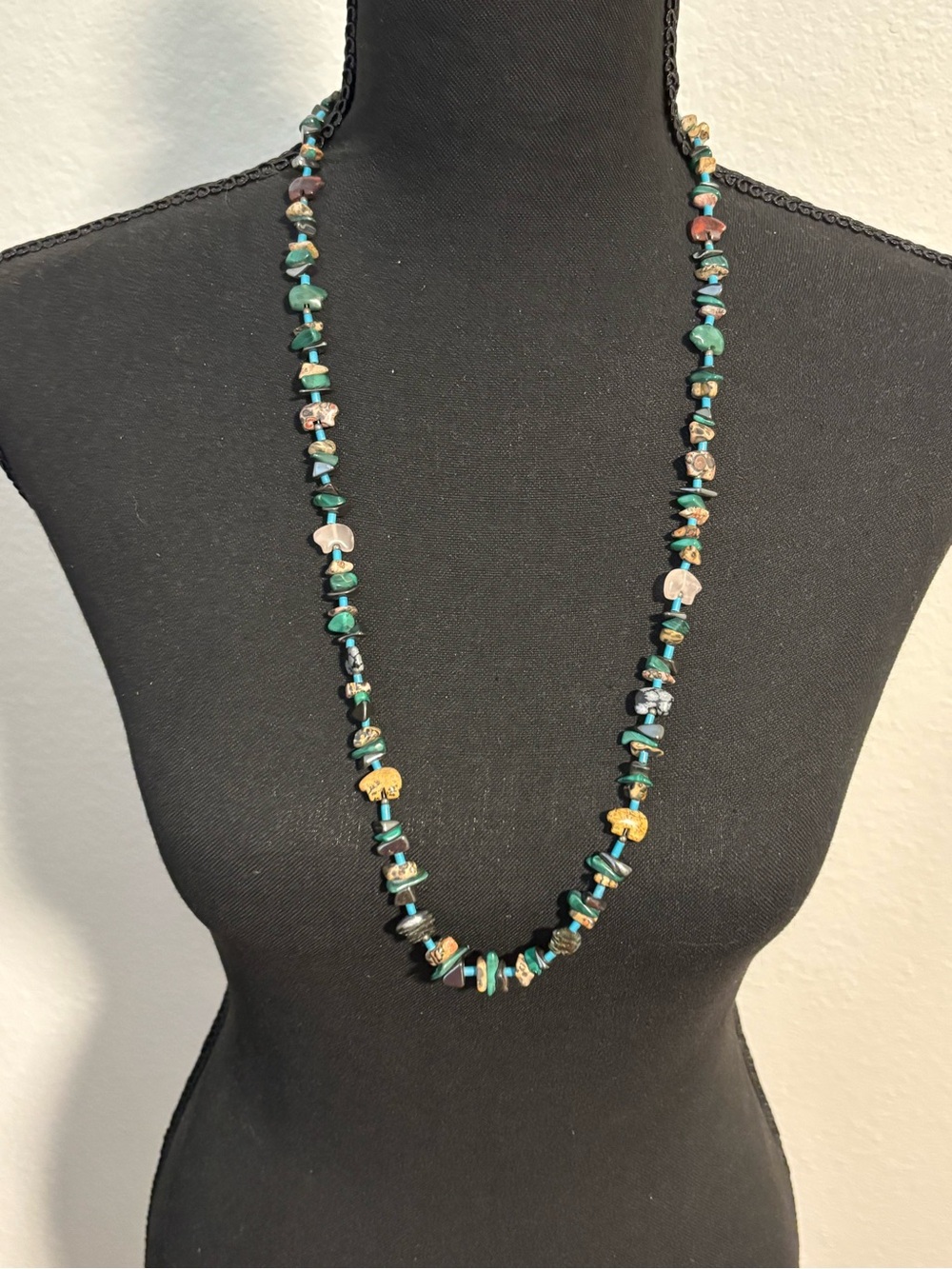 Native American Handcrafted Natural Stone Fetish (Bear) Bead Long Necklace 30โ